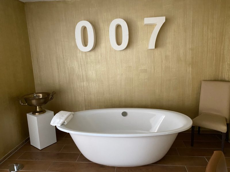 James-Bond Zimmer Hotel Beverland